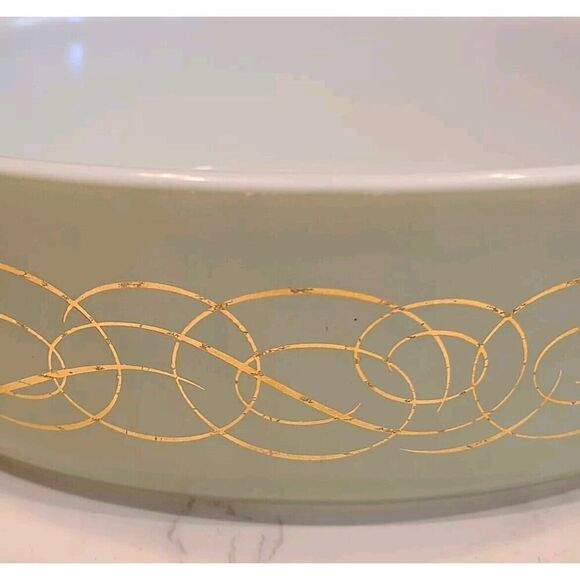 Pyrex 1958 Sage Green w Golden Scroll (045) Casserole 2½ Quart *NO LID | GUC - Picture 15 of 16